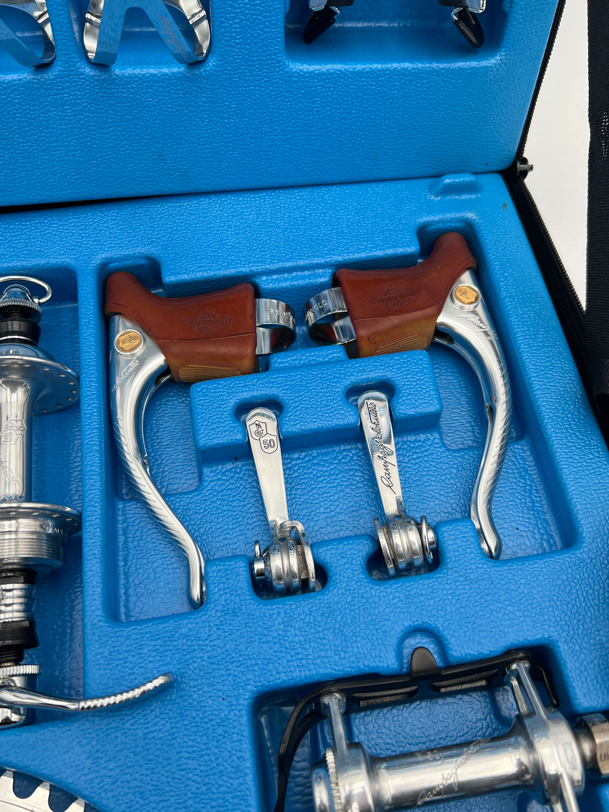NOS CAMPAGNOLO C-RECORD Cappe Leva Freno Bianche E Cavi Bungs Per L'eroica EUR 71,10 - IT NOS CAMPAGNOLO C-RECORD Cappe Leva Freno Bianche E Cavi Bungs Per L'eroica EUR 71,10 - IT